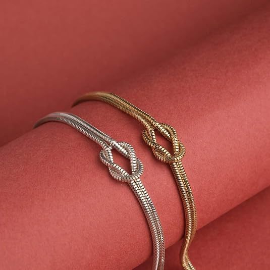 Connected Hearts Knot Bracelet